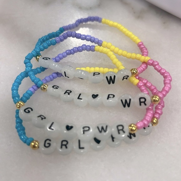GRL🖤PWR Beaded Letter Glow in the Dark Stretch Bracelet - Picture 3 of 5
